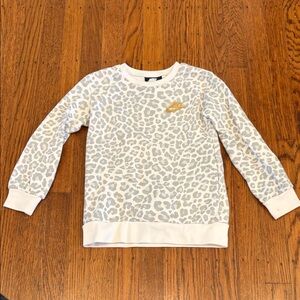 🐆 Nike Kids White & Gray Leopard Sweatshirt w/ Gold Logo • XS (4 Years)